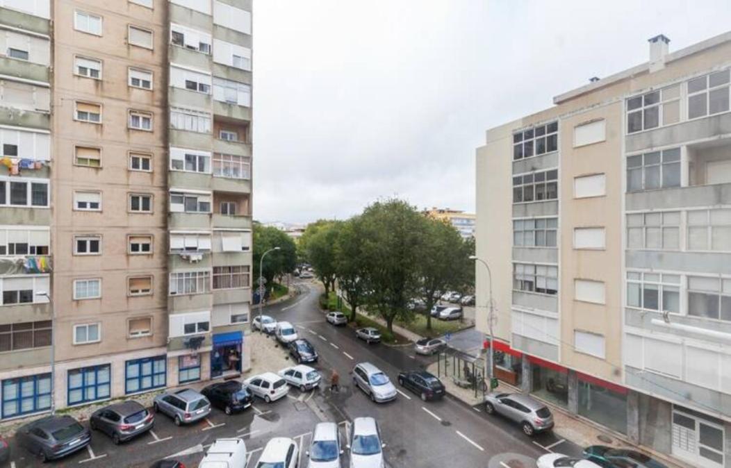 Beautiful 1 Bedroom Apartment Near Benfica Lisboa Екстериор снимка