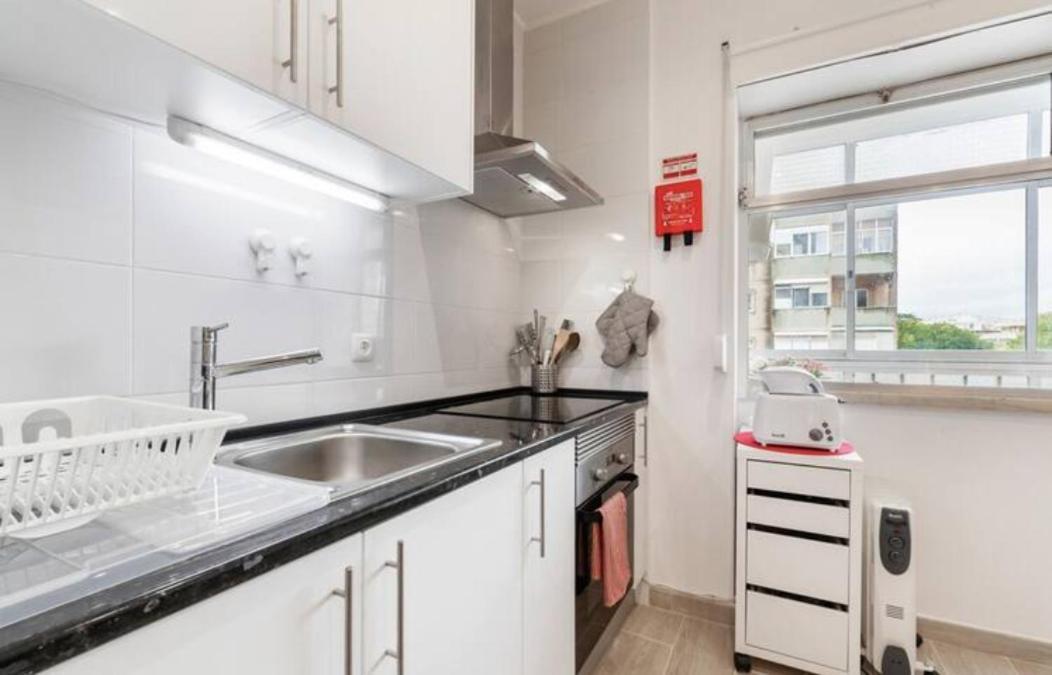 Beautiful 1 Bedroom Apartment Near Benfica Lisboa Екстериор снимка